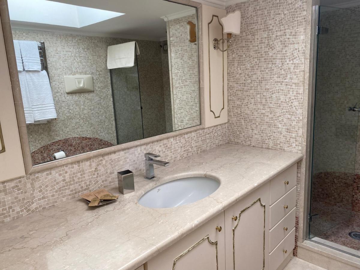 “La Pinta” Elegante Appartamento Al Vomero نابولي المظهر الخارجي الصورة