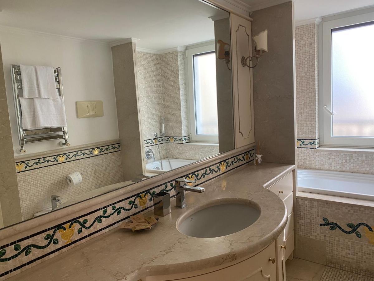 “La Pinta” Elegante Appartamento Al Vomero نابولي المظهر الخارجي الصورة